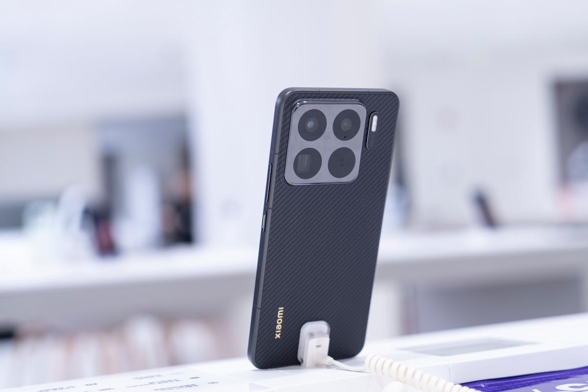 Xiaomi Hastens Flagship Smartphone Release to Take On iPhone 17