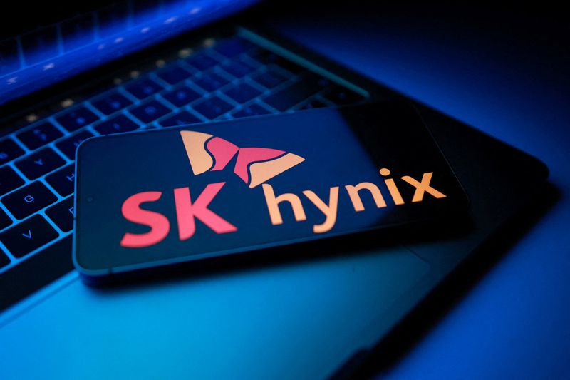 SK Hynix says readying HBM4 production after completing internal certification