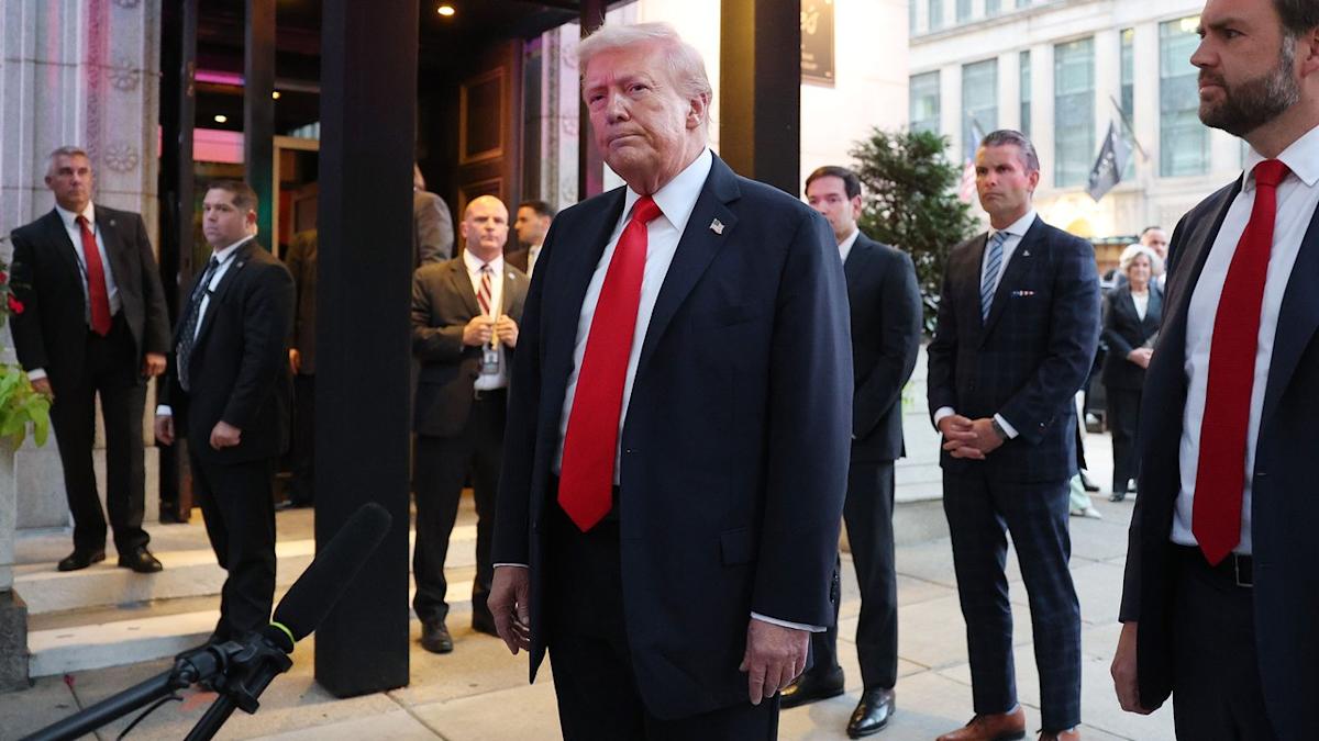 Trump calls for ending quarterly reporting as data wars escalate