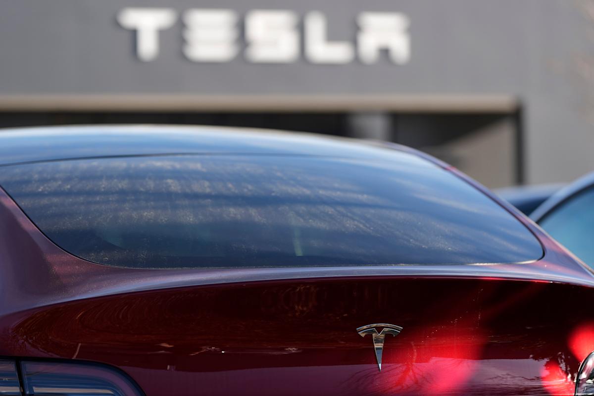 US auto safety regulators investigating Tesla due to door handle issue