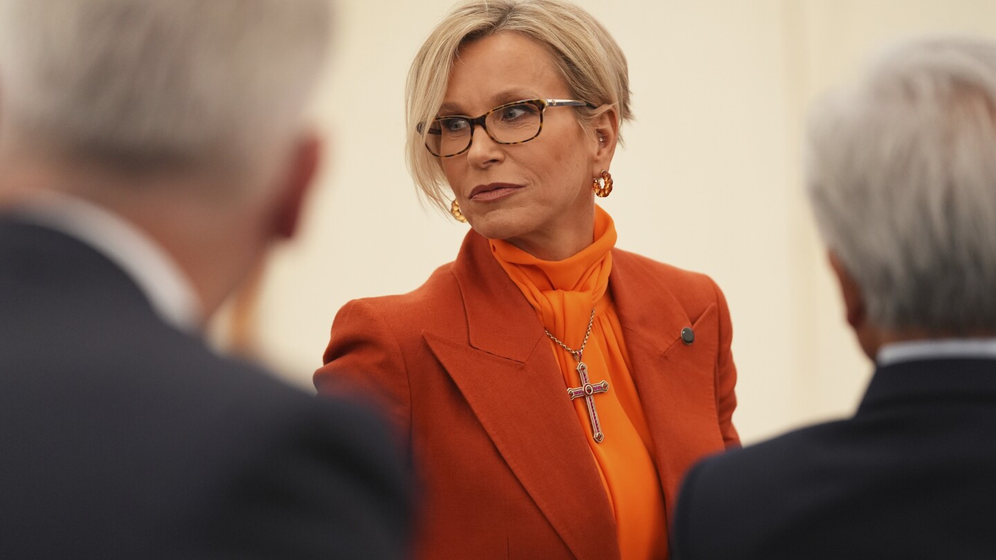 CEO of drugmaker GSK to step down by year’s end