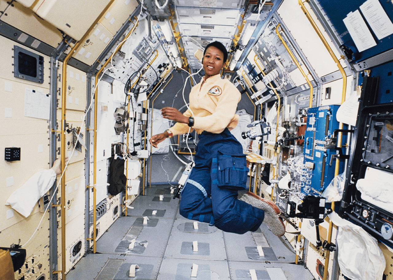Mae Jemison Mae Jemison works in zero gravity on the Space Shuttle Endeavour.