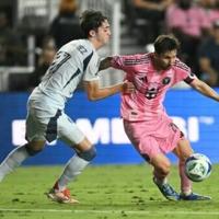 Suarez double in vain as Chicago sink Miami to clinch playoff berth | National