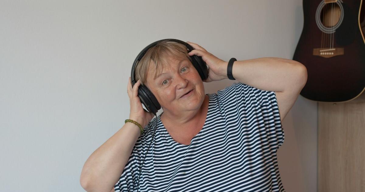 Study finds listening to music reduces dementia risk for elderly | Health