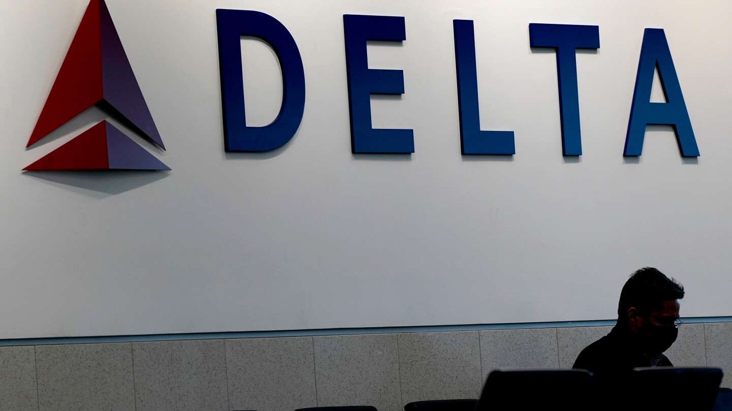 Delta regional jets collide on taxiway at New York’s LaGuardia Airport