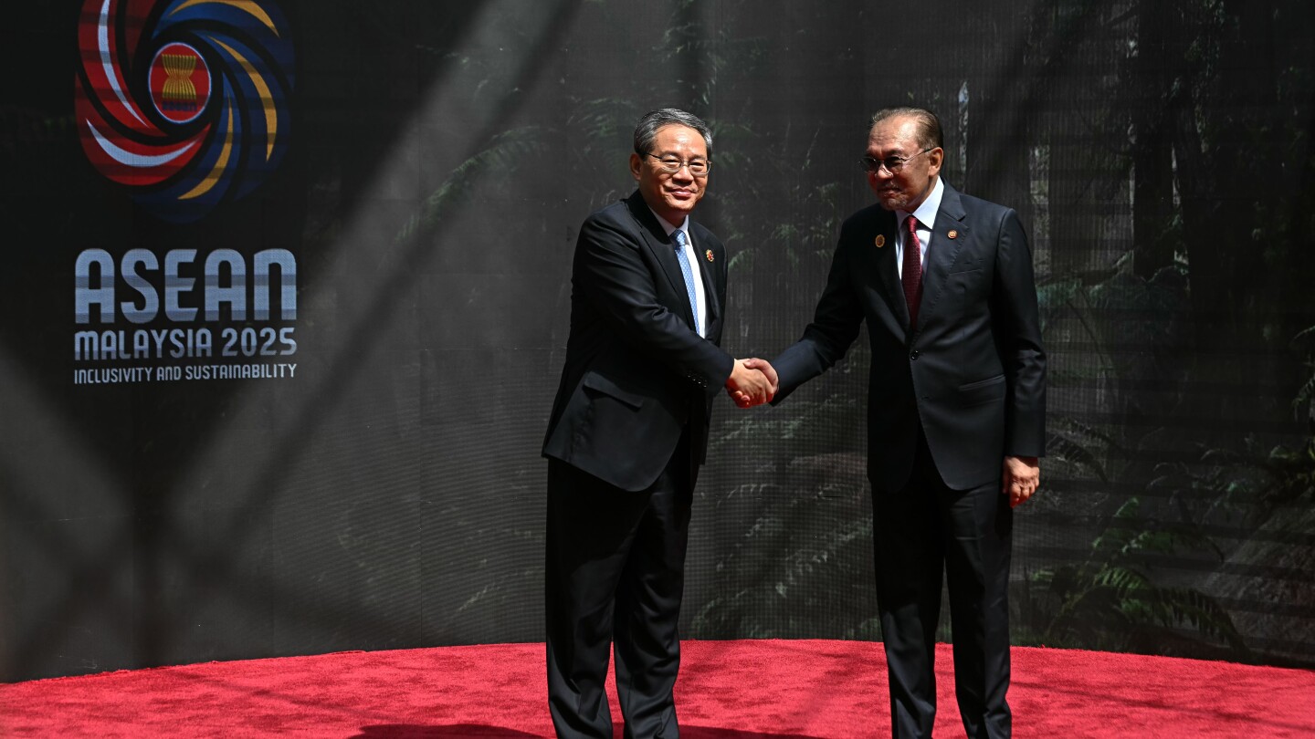 China and ASEAN sign expanded free trade pact