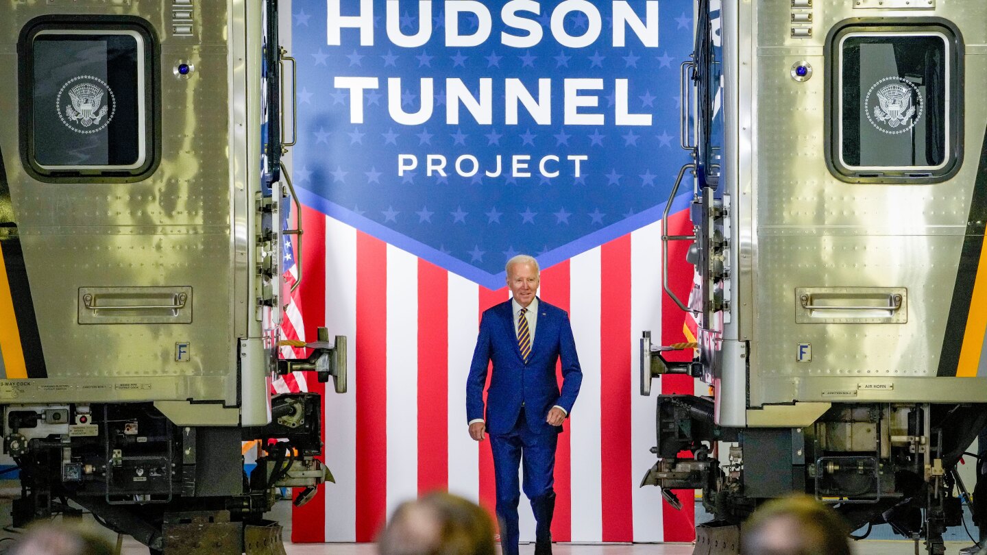 Trump holds up $18 billion for NYC rail projects