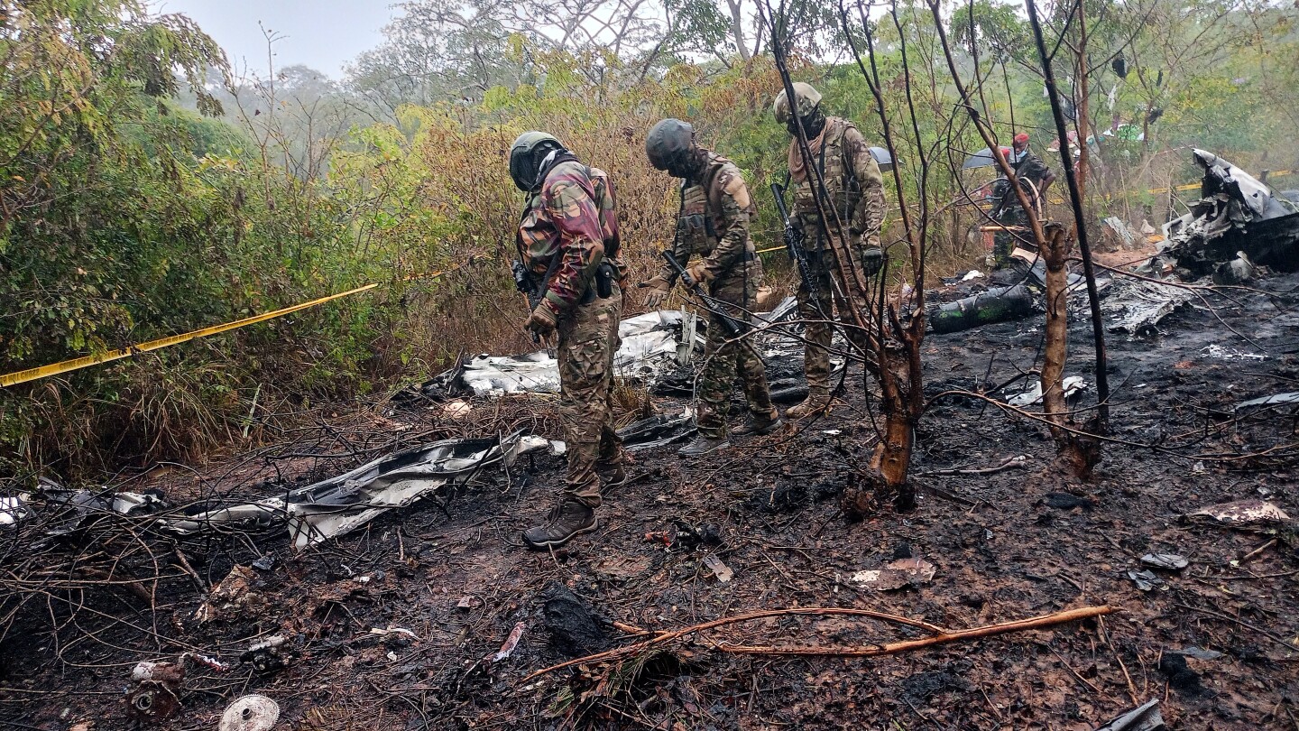 Plane crashes while flying tourists to Kenya’s Maasai Mara, killing 11 people