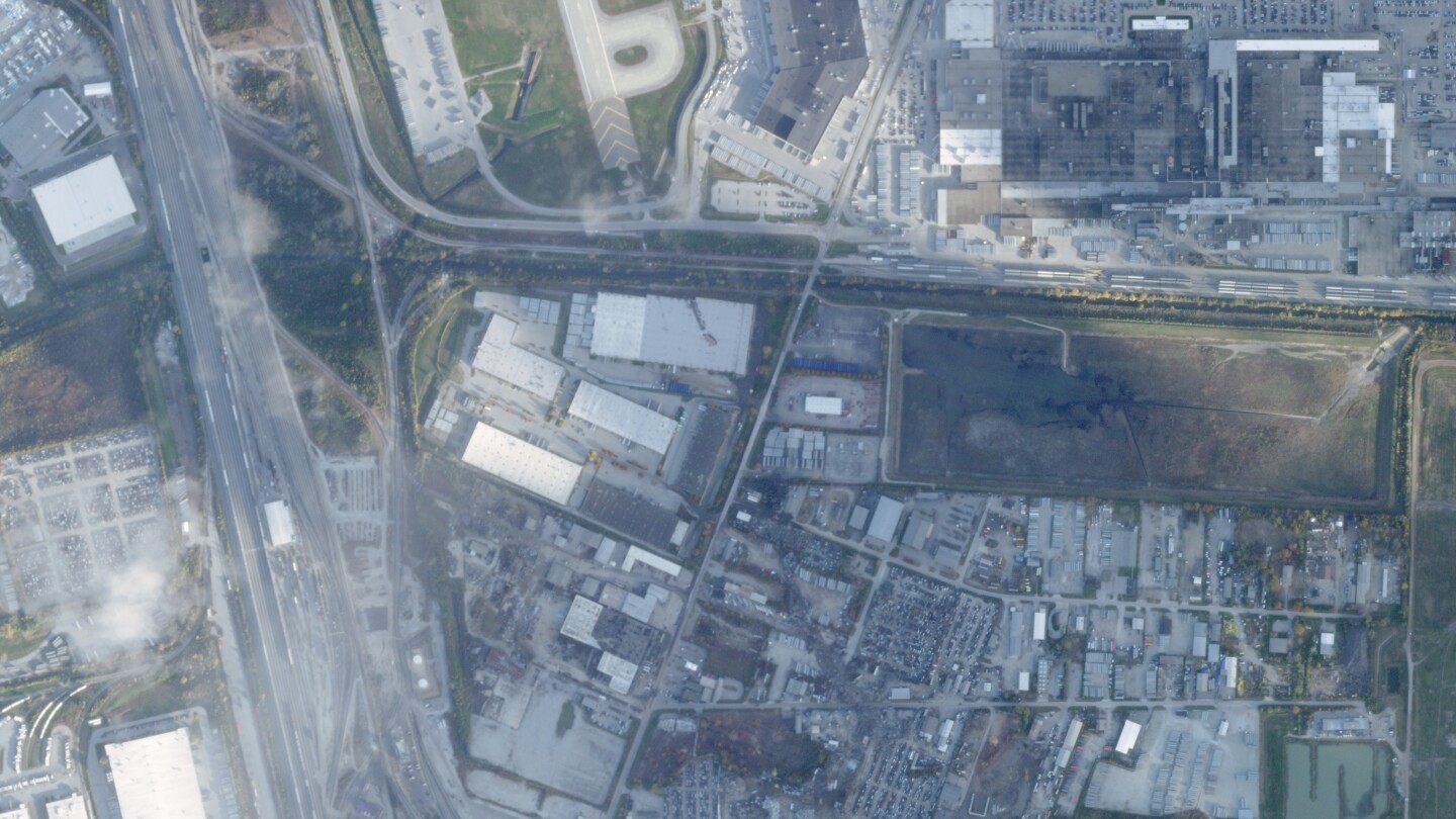 Scrapyard workers recount fiery impact of UPS plane crash in Louisville, Kentucky