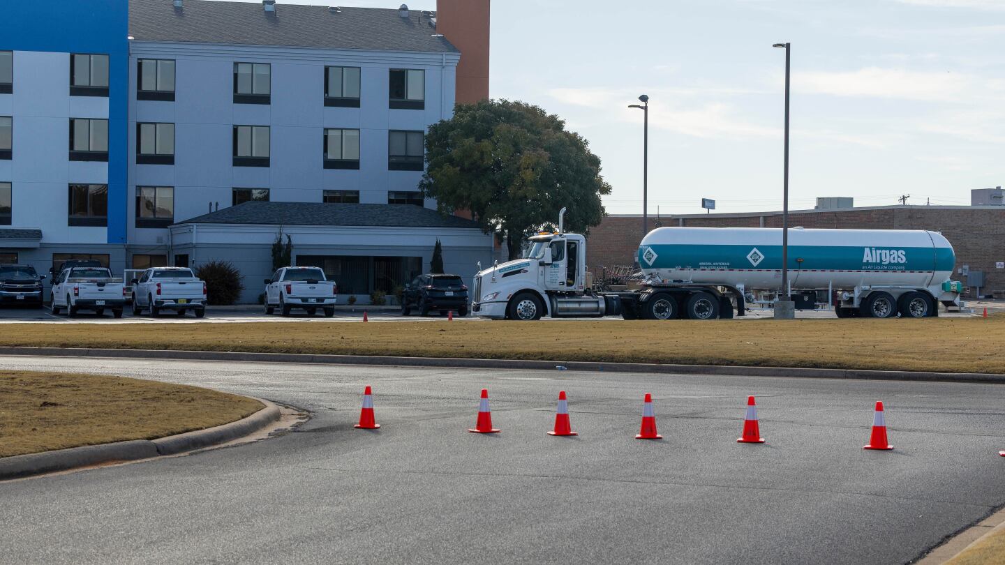 Victims hospitalized as Oklahoma town cleans up ammonia leak