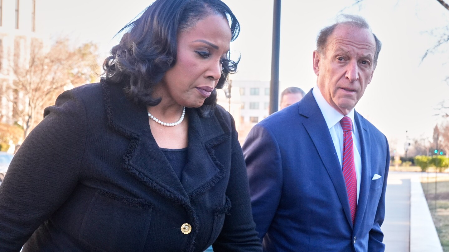 Supreme Court seems inclined to keep Lisa Cook on Fed board