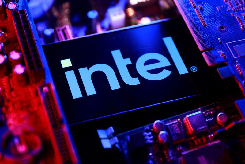 Exclusive-Intel, AMD notify customers in China of lengthy waits for CPUs